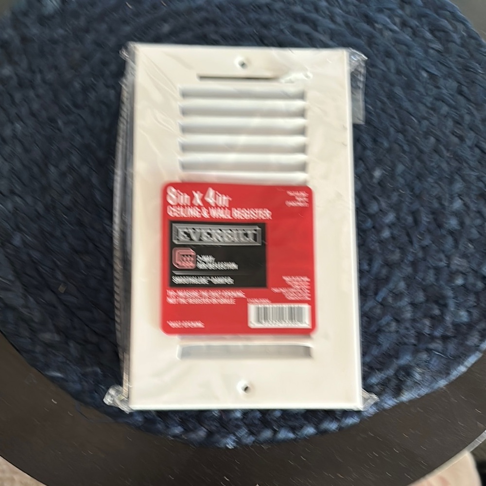 White Ceiling & Wall Register 8 in X 4 in.